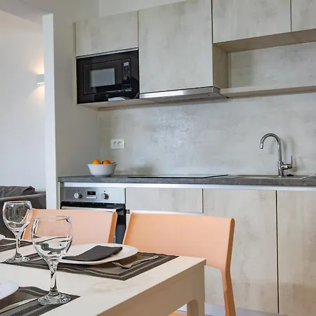 Beachfront Sunrise Srzic Apartment