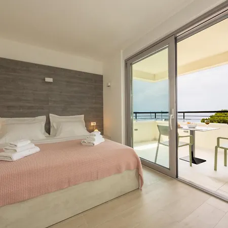 Apartment Beachfront Sunrise Srzic
