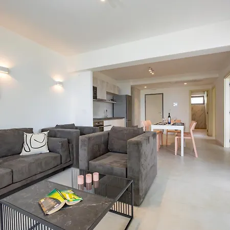 Beachfront Sunrise Srzic Apartment *