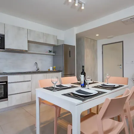 Beachfront Sunrise Srzic Apartman Makarska