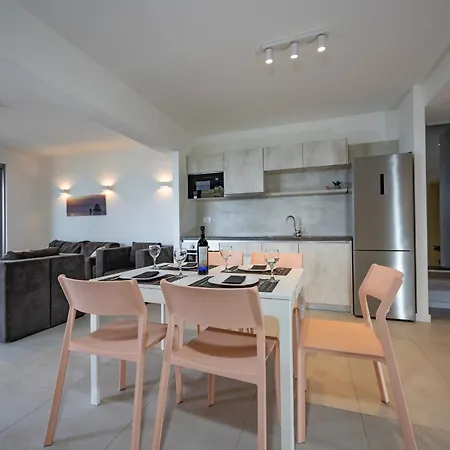 Apartment Beachfront Sunrise Srzic *