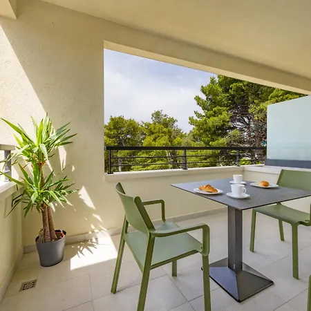 Apartment Beachfront Sunrise Srzic